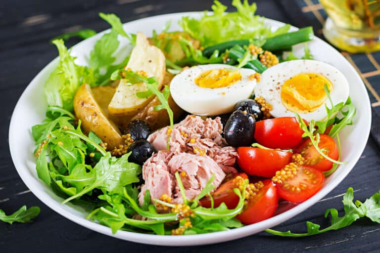 Salade de riz niçoise : ses origines, sa recette